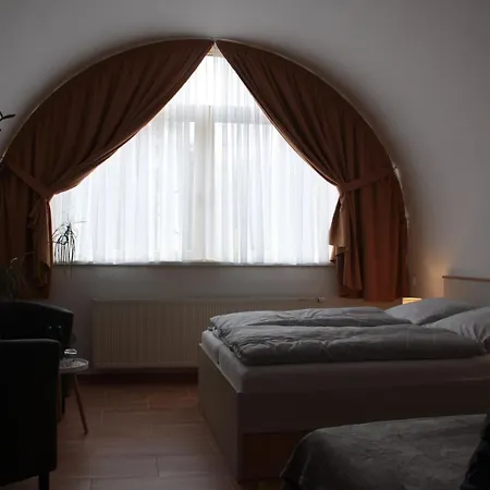 U Pidly Han/Misafirhane *