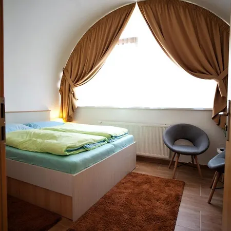 U Pidly Han/Misafirhane *