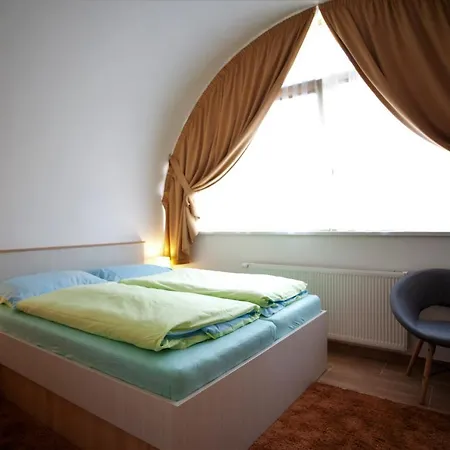 U Pidly Han/Misafirhane *