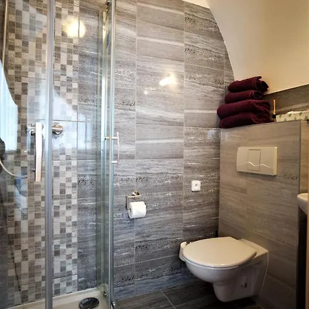 U Pidly Han/Misafirhane