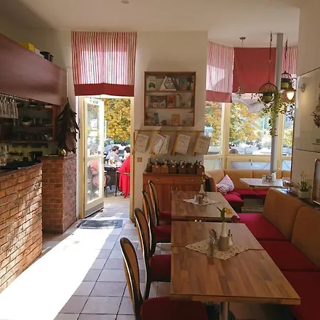 U Pidly Han/Misafirhane *